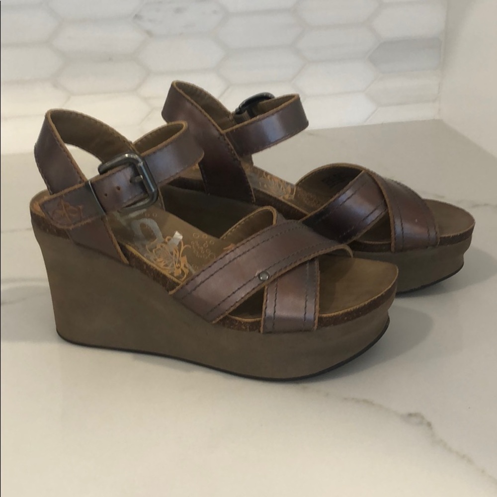 OTBT leather wedges size 6